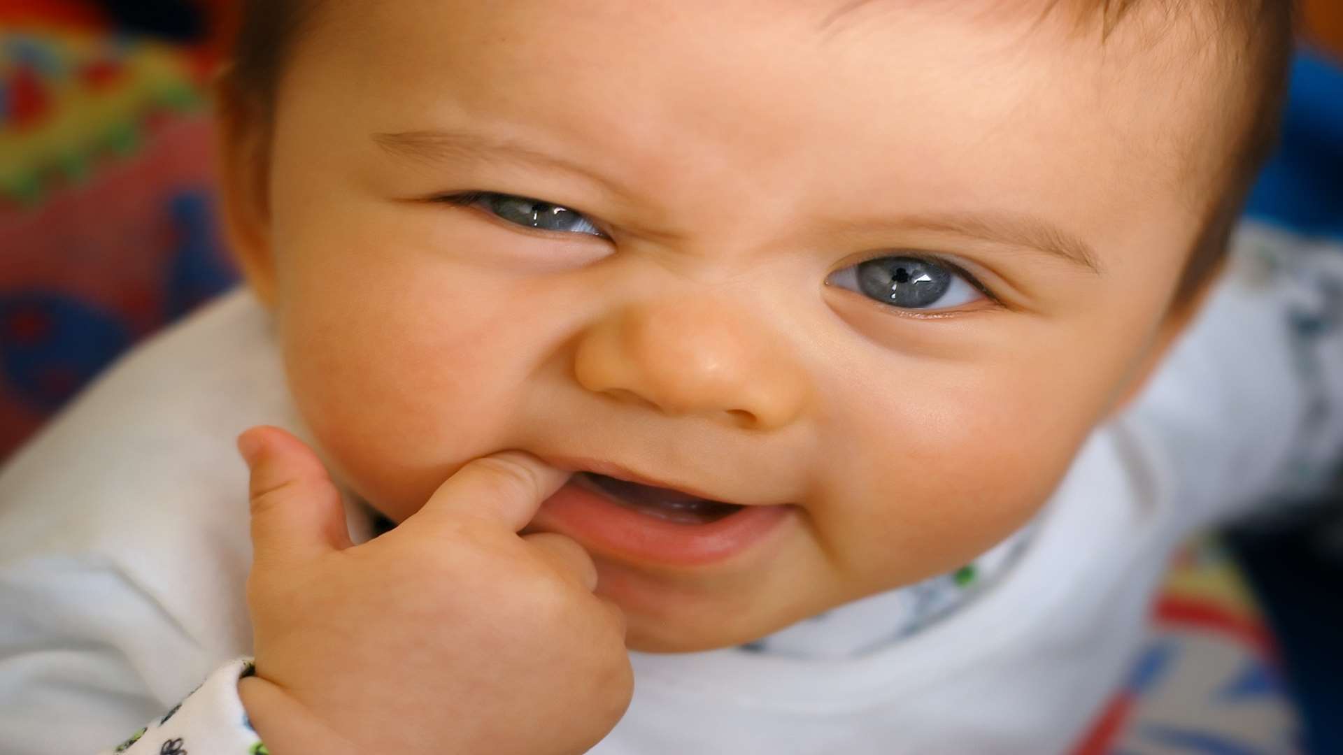 teething-what-are-the-best-ways-to-soothe-my-baby-s-painful-gums