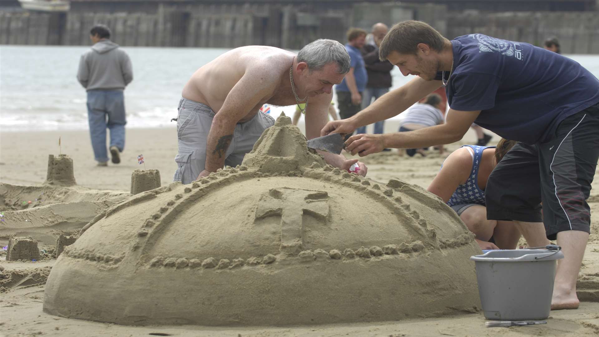 The competition takes place on Sunny Sands